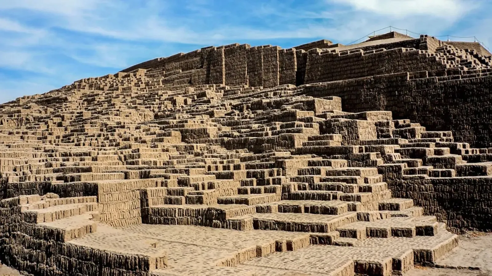The adobe pyramids of Pachacámac