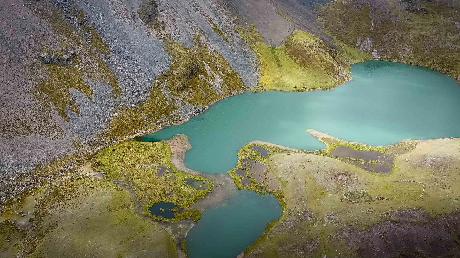 Glacier lagoon below the Ausangate range